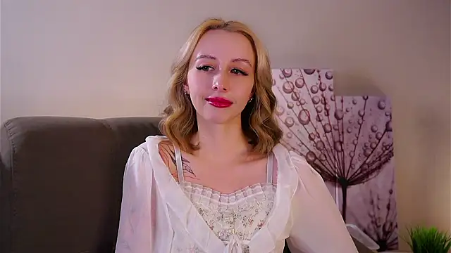 EugeniaEarl online show from February 21, 2026, 1:13 pm