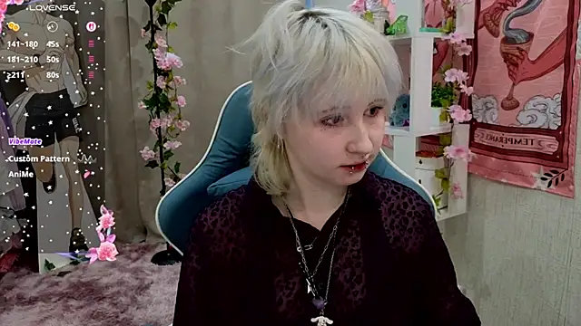 Snapshot of May_leaf chatting on February 23, 2026, 1:29 am May leaf online show from February 23, 2026, 1:29 am