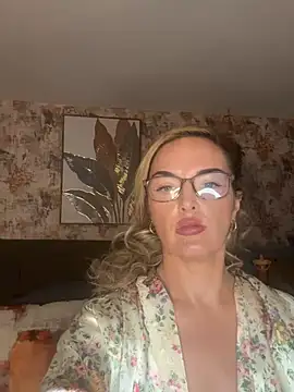 Cherrybomb2885 online show from February 20, 2026, 10:55 pm