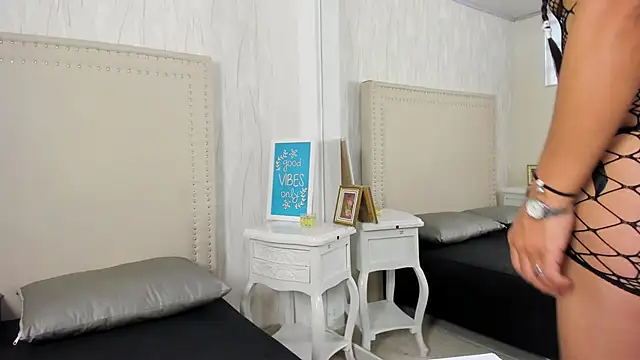 Snapshot of FernandaAvilax chatting on May 16, 2026, 8:19 pm FernandaAvilax online show from May 16, 2026, 8:19 pm