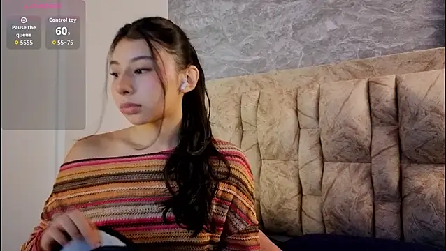 chloe bluee  online show from July 9, 2026, 11:20 am