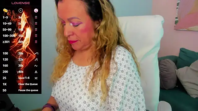 Ivonne 4 online show from March 13, 2026, 1:05 pm