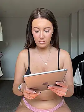 PinkVelvetx online show from April 21, 2026, 12:56 pm