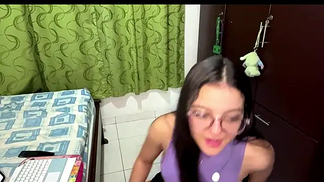 AnneliesePedaci online show from March 5, 2026, 2:19 am