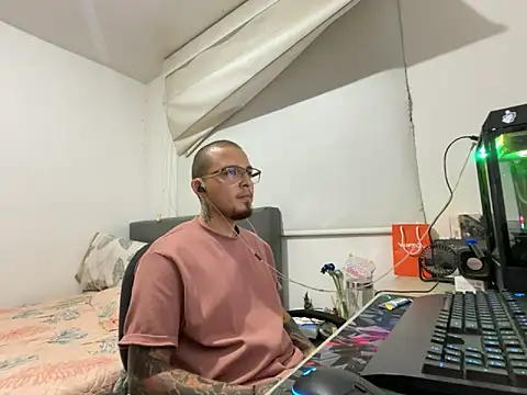 Snapshot of Maximo_Garcia17 chatting on March 21, 2026, 12:23 am Maximo Garcia17 online show from March 21, 2026, 12:23 am