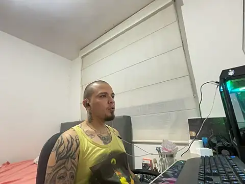 Snapshot of Maximo_Garcia17 chatting on March 14, 2026, 3:01 am Maximo Garcia17 online show from March 14, 2026, 3:01 am