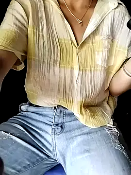 ngocbao11 online show from April 13, 2026, 1:42 am