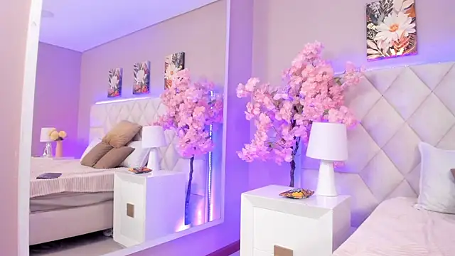 Bianca Monroe  online show from April 7, 2026, 8:10 pm