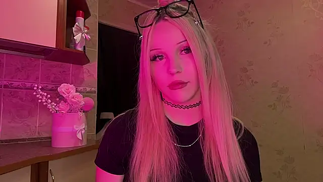 Snapshot of MysticKris chatting on March 24, 2026, 6:41 pm MysticKris online show from March 24, 2026, 6:41 pm