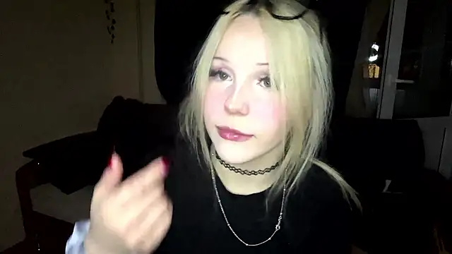 Snapshot of MysticKris chatting on March 25, 2026, 6:51 pm MysticKris online show from March 25, 2026, 6:51 pm