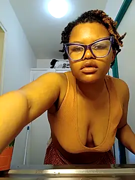 DolliaStarz online show from April 3, 2026, 2:45 pm