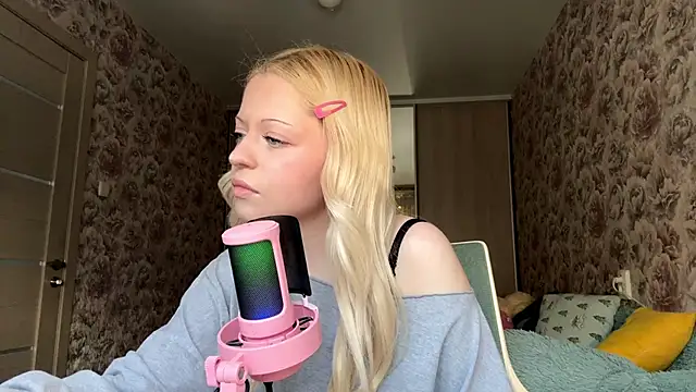 Snapshot of JeneeBIanks chatting on February 21, 2026, 11:12 am JeneeBIanks online show from February 21, 2026, 11:12 am