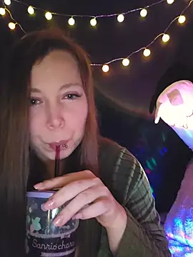 Snapshot of AliceBeverl chatting on February 23, 2026, 6:52 pm AliceBeverl online show from February 23, 2026, 6:52 pm