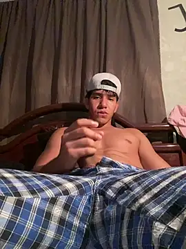 Alejandrososas online show from July 8, 2026, 4:24 am