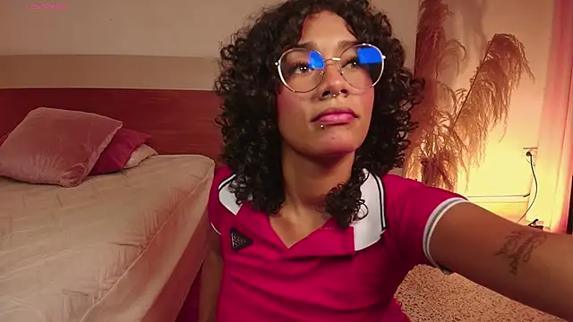 Meganlux1 online show from April 17, 2026, 7:49 pm