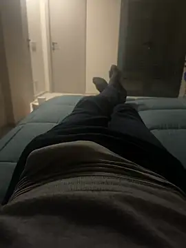 Snapshot of frenk33 chatting on March 3, 2026, 9:44 pm frenk33 online show from March 3, 2026, 9:44 pm