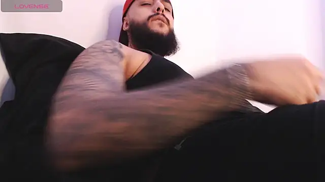 SantiagoHincapiie online show from March 25, 2026, 10:30 pm