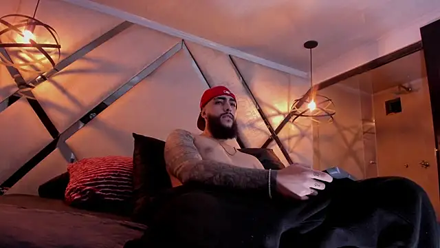 SantiagoHincapiie online show from March 5, 2026, 4:20 am