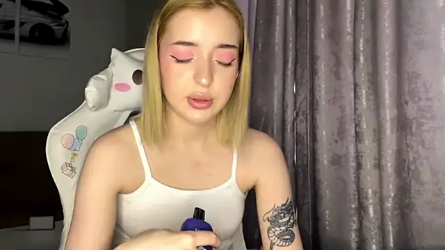 Snapshot of EllianaMiller chatting on February 23, 2026, 8:26 am EllianaMiller online show from February 23, 2026, 8:26 am