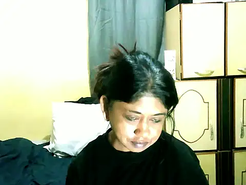 IndianPleasures21 online show from May 26, 2026, 5:27 am