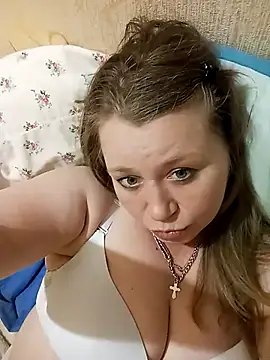 KiraStanton online show from April 7, 2026, 1:40 am