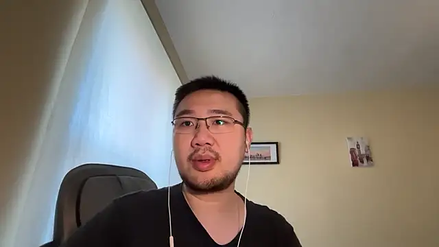 jasonryu2025 online show from April 14, 2026, 9:36 am