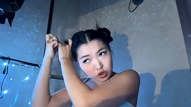 Snapshot of MeiMoon chatting on February 21, 2026, 11:45 am MeiMoon online show from February 21, 2026, 11:45 am