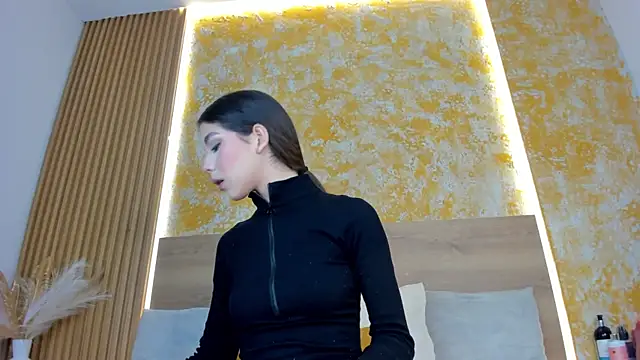 julietta pink online show from March 23, 2026, 11:32 am