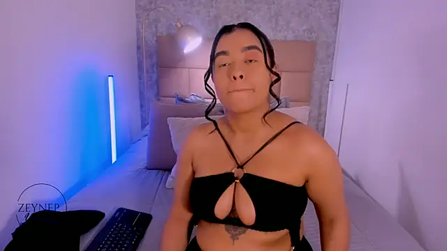 ZeynepYilmaz online show from April 6, 2026, 9:16 pm