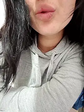 halii21 online show from March 10, 2026, 10:14 pm