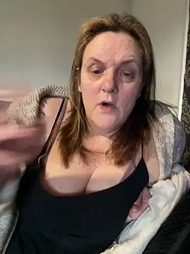 Busty-GilfQuinn online show from February 26, 2026, 9:53 am