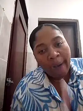 Snapshot of Megan-Small chatting on February 27, 2026, 7:24 pm Megan-Small online show from February 27, 2026, 7:24 pm