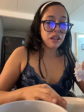 Snapshot of susi_chimm chatting on February 24, 2026, 2:01 am susi chimm online show from February 24, 2026, 2:01 am