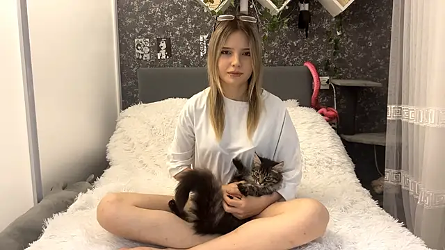 Snapshot of SofiaMarken chatting on February 28, 2026, 1:44 pm SofiaMarken online show from February 28, 2026, 1:44 pm