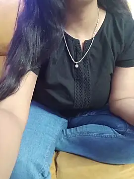 Queenlipx online show from March 12, 2026, 2:43 pm