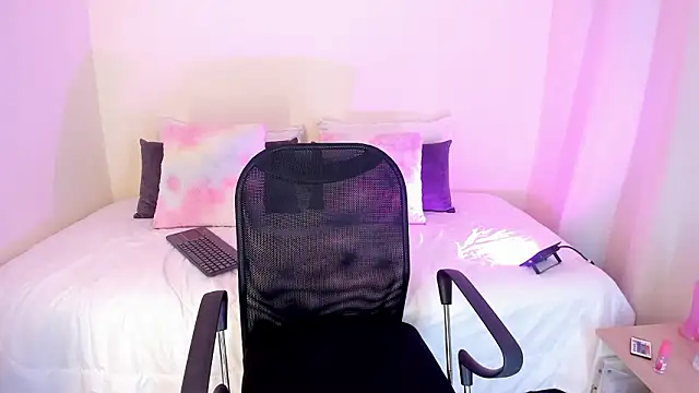 MIAA ROBERTSS online show from March 20, 2026, 6:03 am