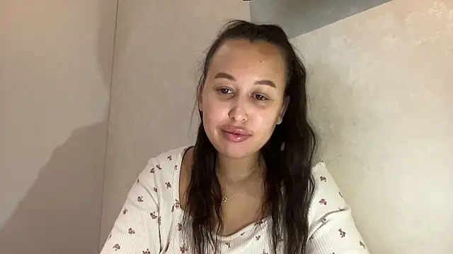 Snapshot of Dana_005 chatting on May 11, 2026, 7:33 pm Dana 005 online show from May 11, 2026, 7:33 pm