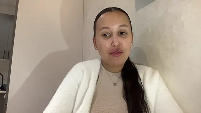Snapshot of Dana_005 chatting on May 2, 2026, 9:42 pm Dana 005 online show from May 2, 2026, 9:42 pm