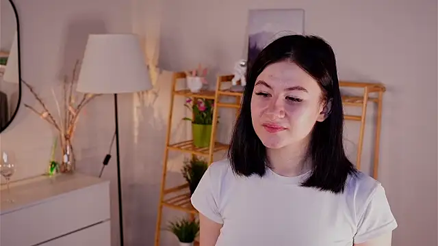 TwilaMode online show from March 2, 2026, 5:08 am