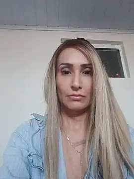 Snapshot of anajulia10 chatting on July 8, 2026, 8:09 pm anajulia10 online show from July 8, 2026, 8:09 pm