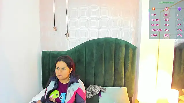 Snapshot of Renata_Love chatting on February 24, 2026, 12:06 pm Renata Love online show from February 24, 2026, 12:06 pm