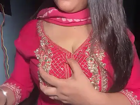 Avneet kaurr1 online show from June 3, 2026, 3:28 pm