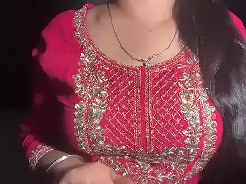 Avneet kaurr1 online show from April 11, 2026, 12:31 pm