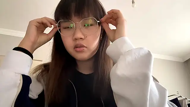 Snapshot of KymCermak chatting on February 26, 2026, 12:16 pm KymCermak online show from February 26, 2026, 12:16 pm