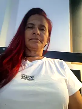 Lorenaluna online show from April 21, 2026, 11:00 pm