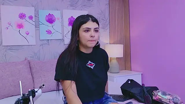 EmmaLeens online show from April 14, 2026, 11:59 am