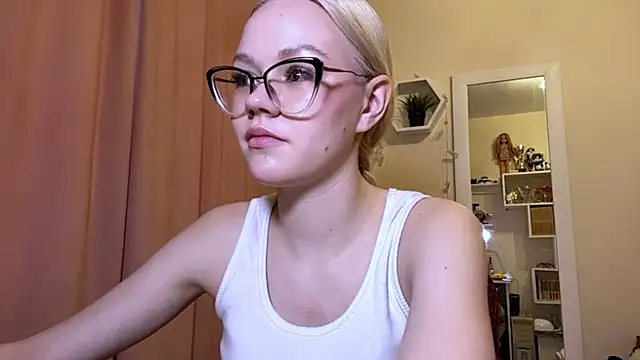 MiaCashe online show from March 21, 2026, 1:59 pm