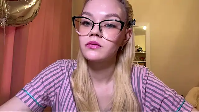 MiaCashe online show from April 18, 2026, 12:07 pm