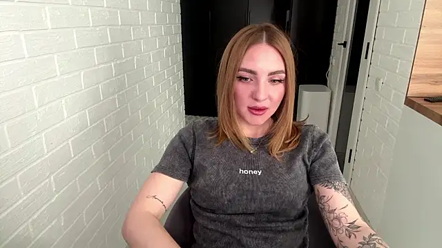 JuliaGracey online show from March 13, 2026, 7:57 am