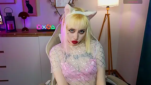 rraffaellka online show from April 28, 2026, 10:14 pm